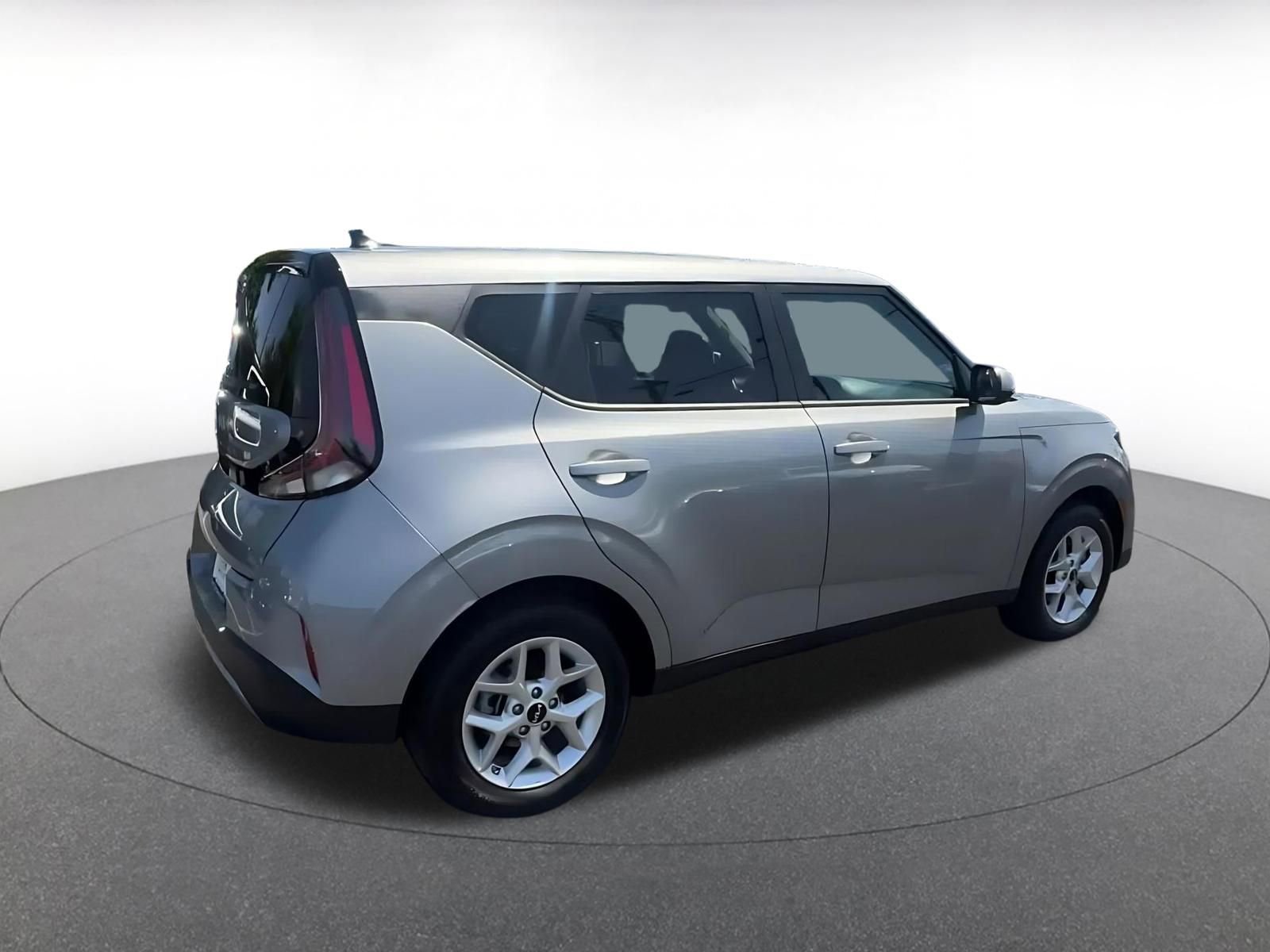 Used 2025 Kia Soul LX w/ LX Technology Package FWD image 14