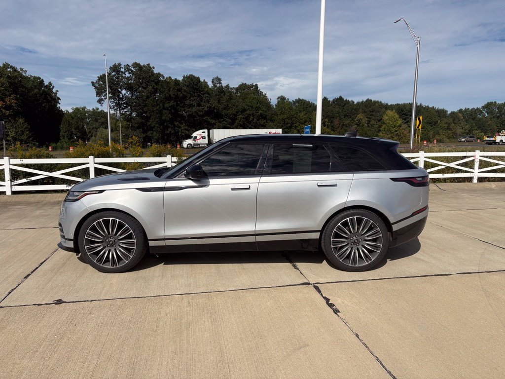 Used 2018 Land Rover Range Rover Velar R-Dynamic HSE AWD/4WD image 2