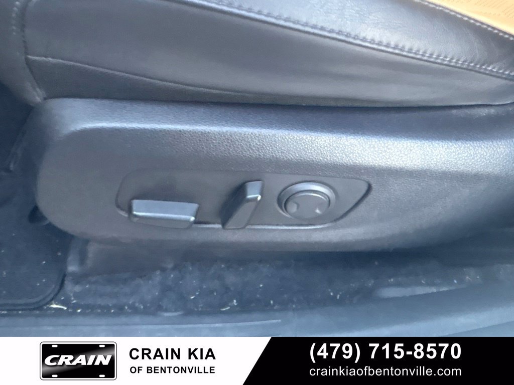 Certified 2024 Kia Carnival LX FWD image 17