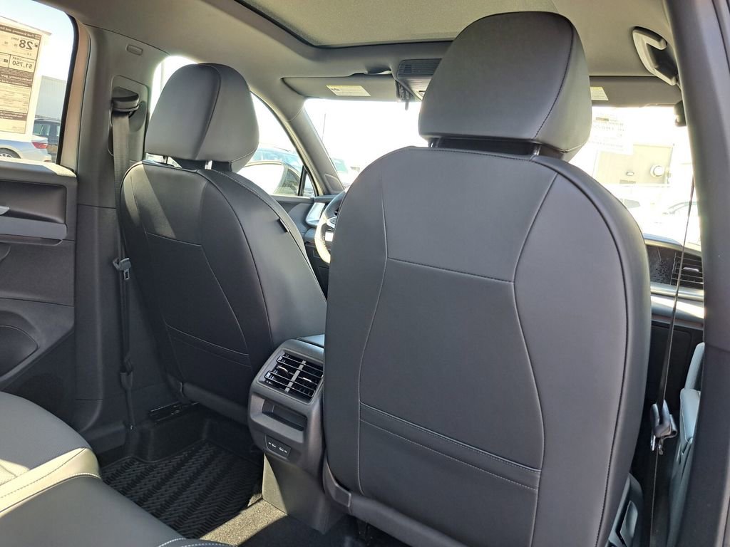 New 2026 Volkswagen Tiguan SE R-Line image 22