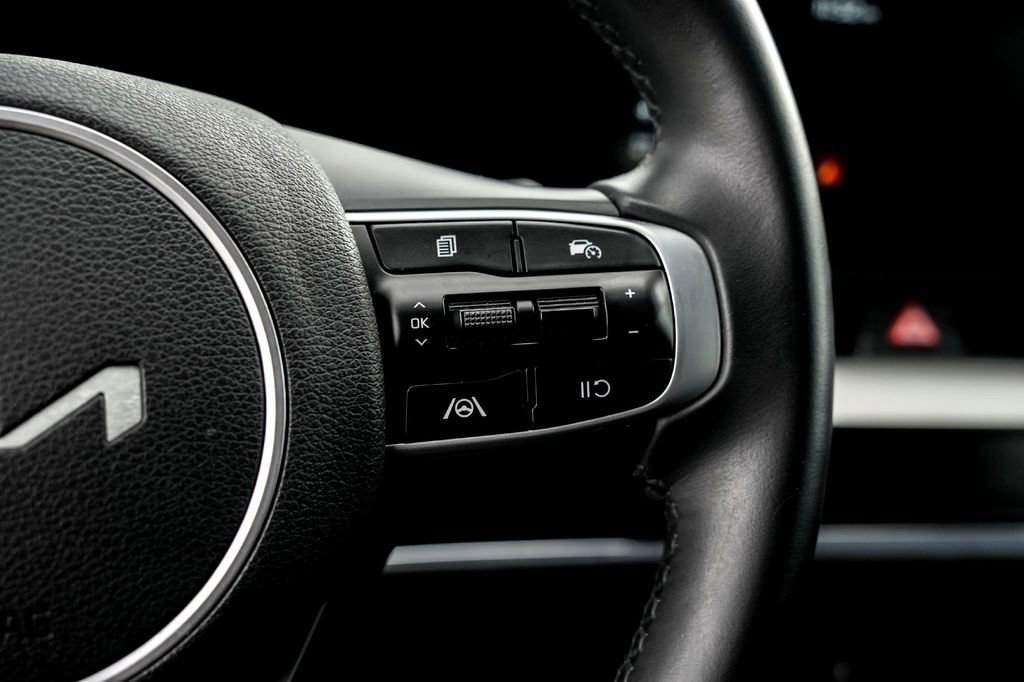 Used 2023 Kia Sportage EX image 18