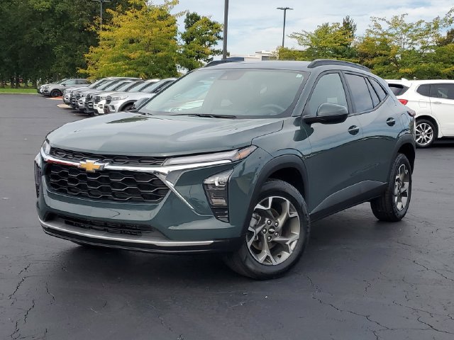 Used 2025 Chevrolet Trax LT FWD image 31