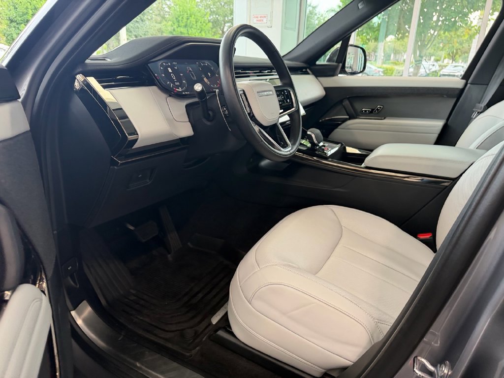 Used 2024 Land Rover Range Rover Sport SE AWD/4WD image 11