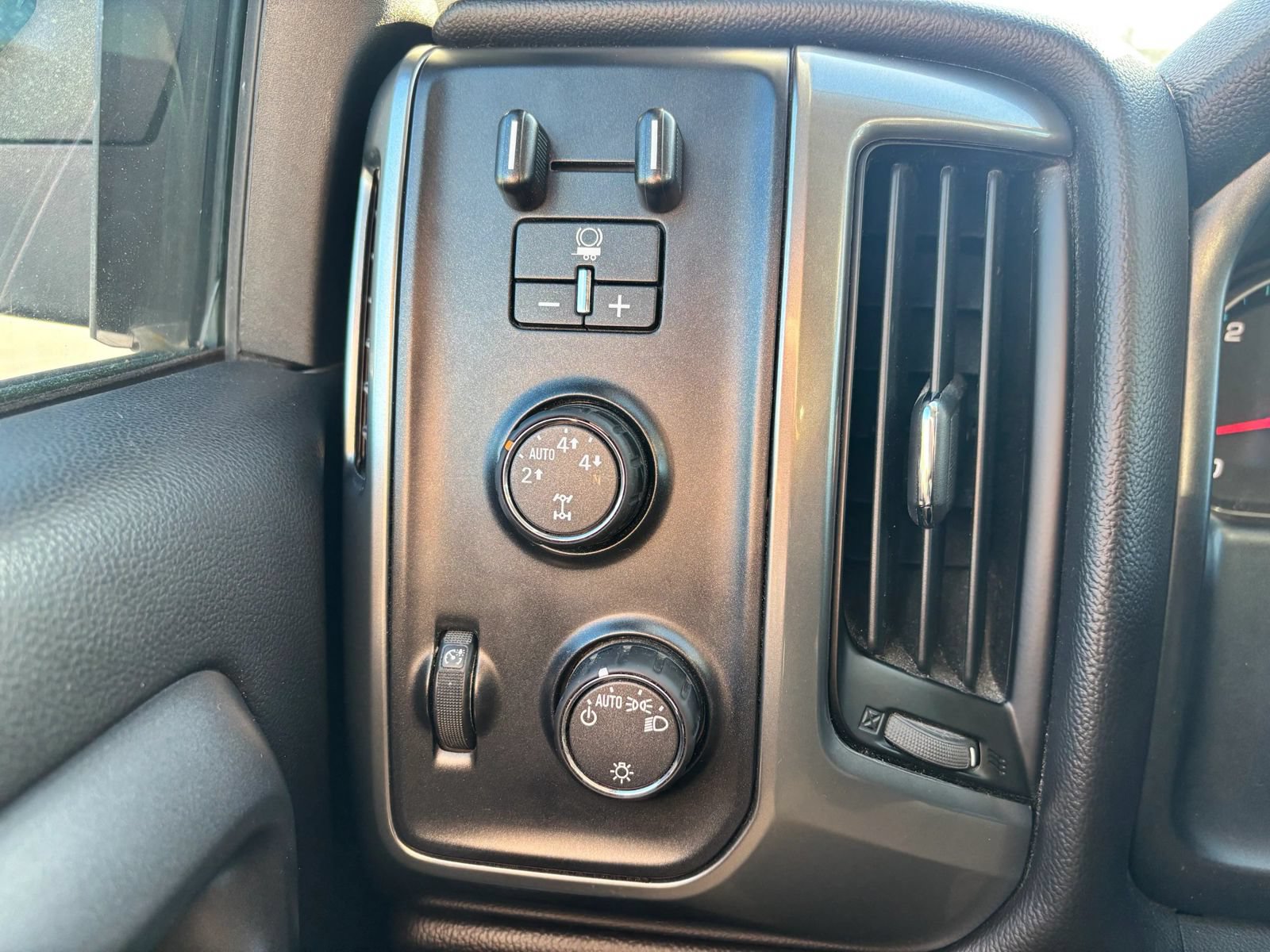 Used 2016 Chevrolet Silverado 1500 LT w/ Trailering Package AWD/4WD image 27