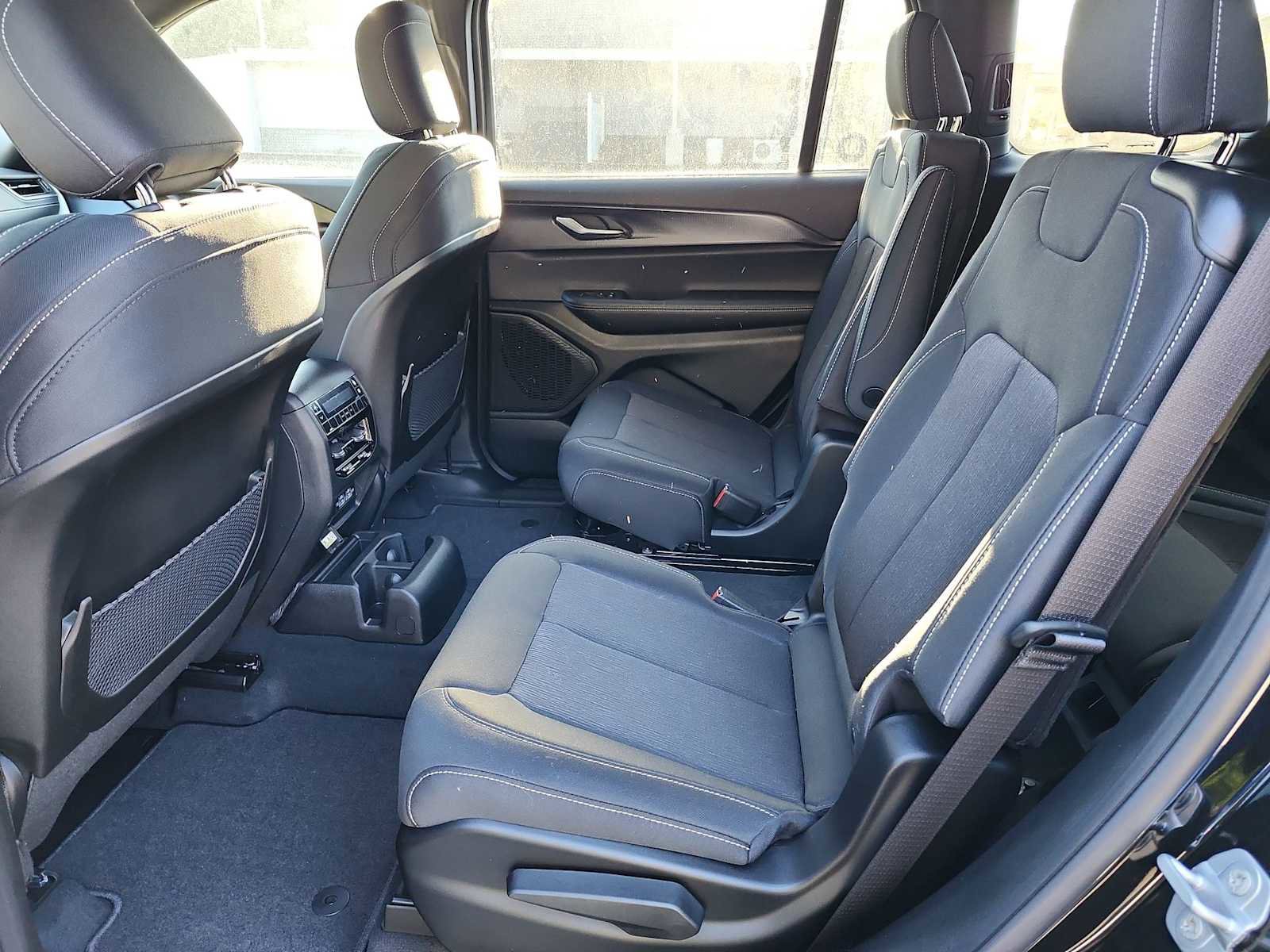 New 2025 Jeep Grand Cherokee L Laredo w/ Luxury Tech Group I image 14