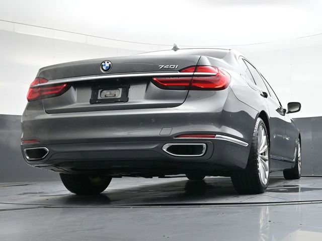 Used 2018 BMW 740i image 30