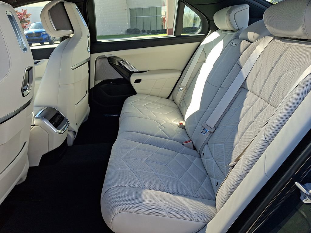 New 2026 BMW i7 xDrive60 AWD/4WD image 10