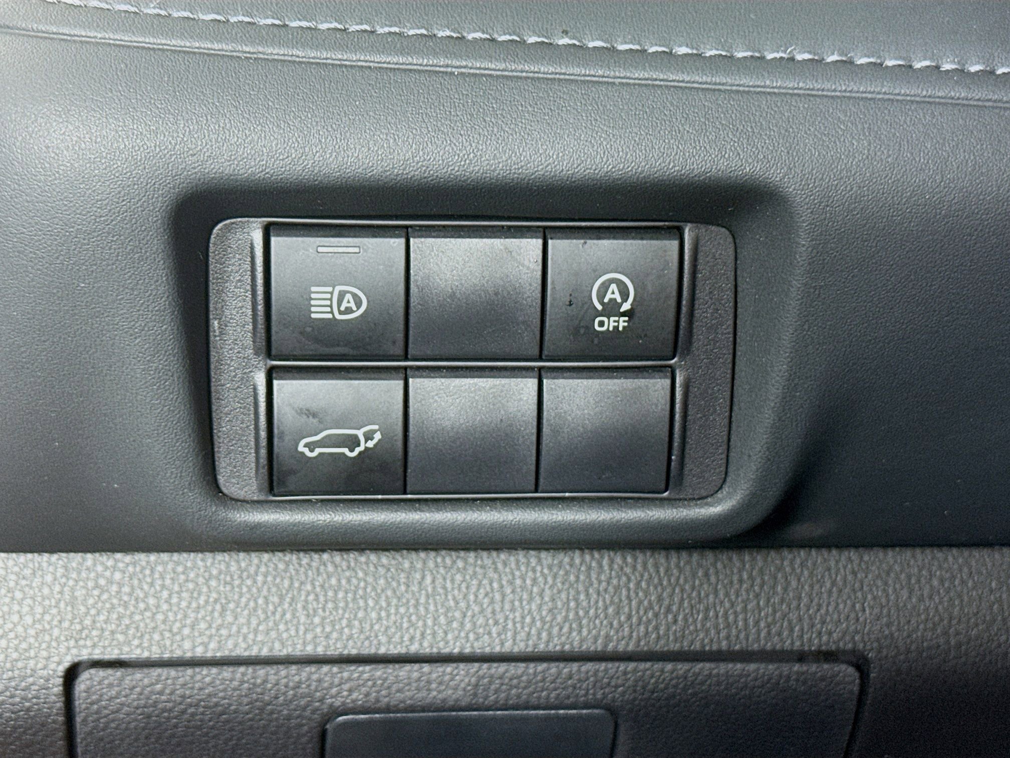 Certified 2025 Toyota Highlander XLE image 12