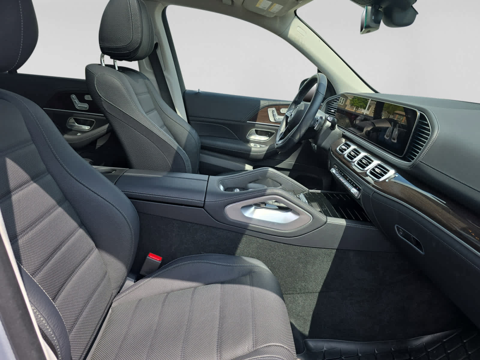 Used 2025 Mercedes-Benz GLS 450 4MATIC image 16