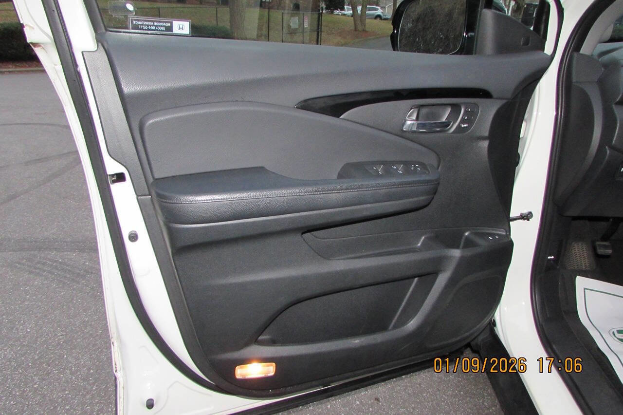 Used 2017 Honda Pilot Elite image 24