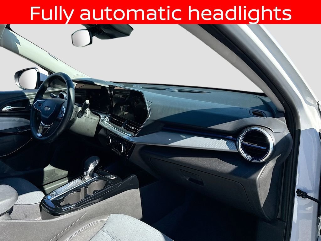 Used 2025 Chevrolet Trax LT w/ LT Convenience Package FWD image 19