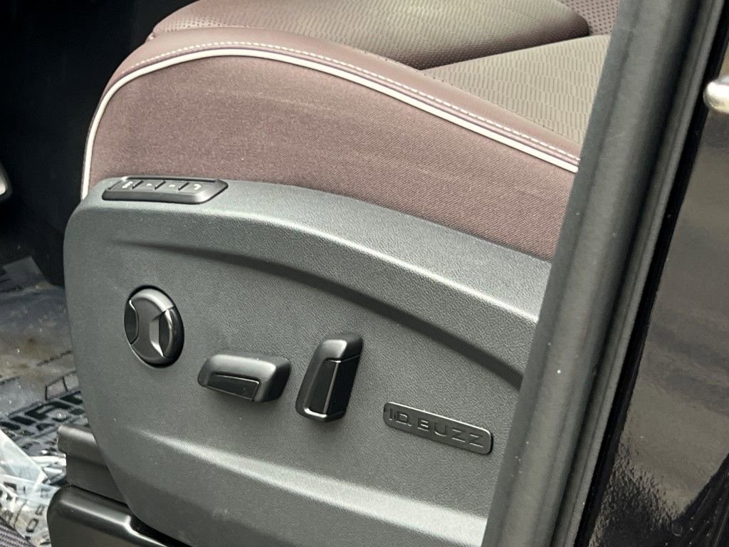New 2025 Volkswagen ID. Buzz Pro S RWD image 15