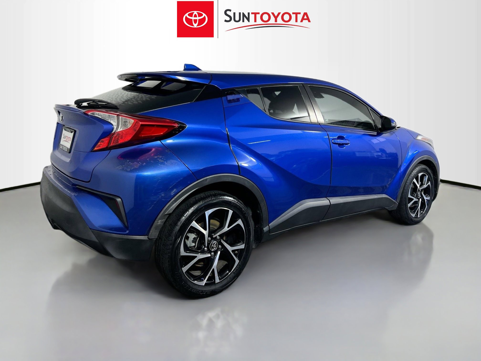 Used 2019 Toyota C-HR XLE FWD image 4