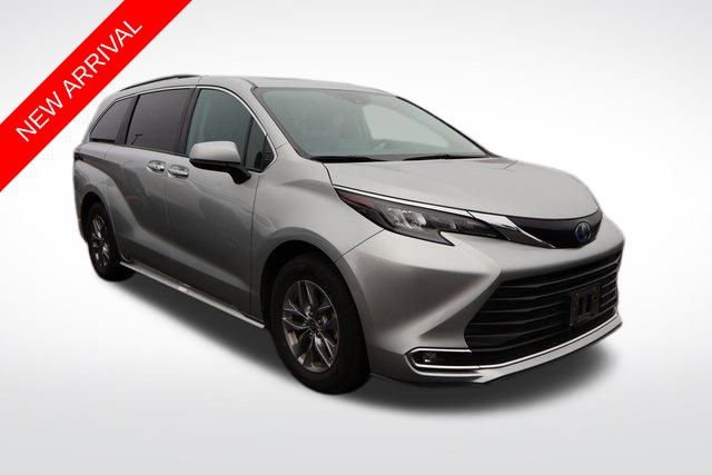 Used 2024 Toyota Sienna XLE