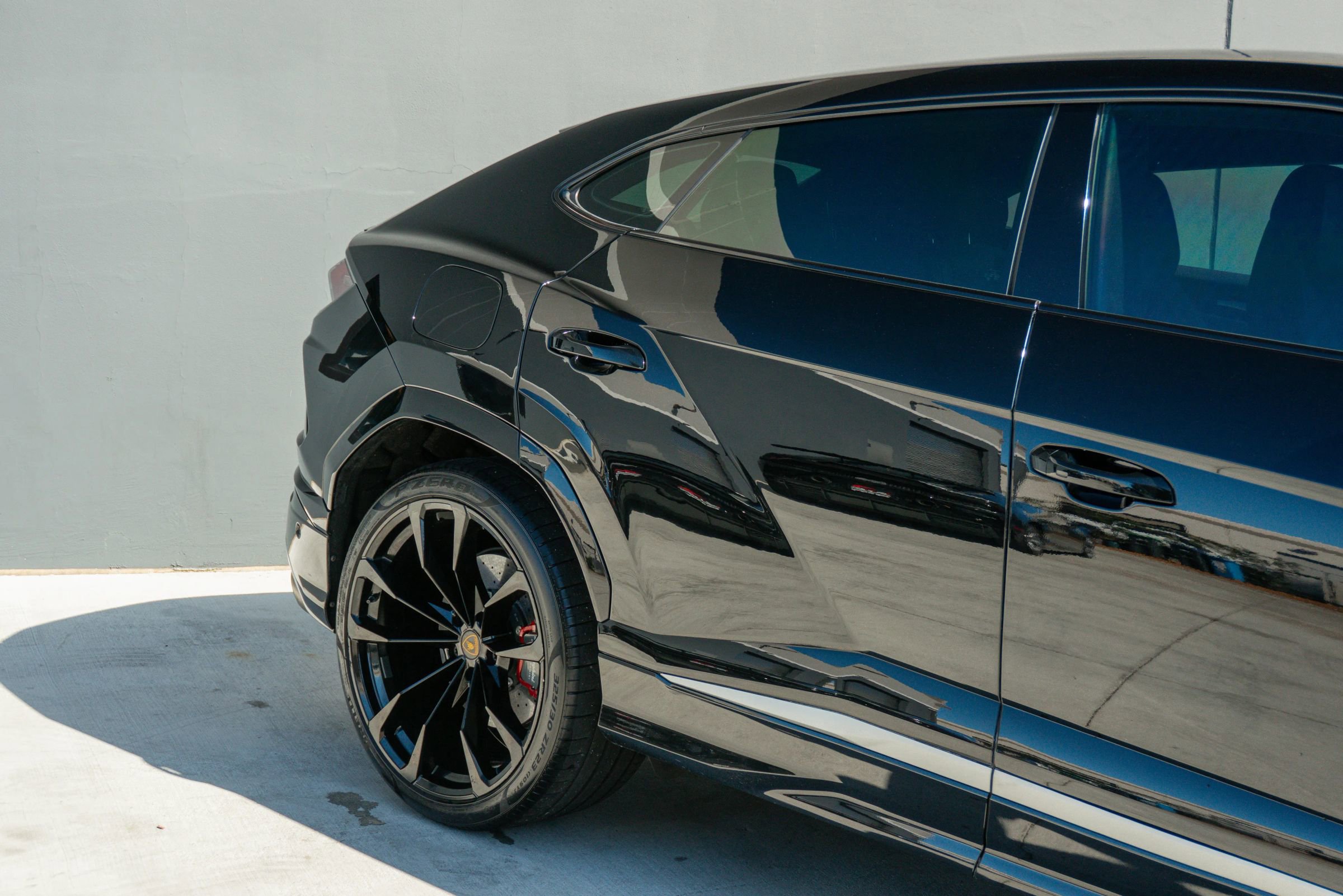Used 2020 Lamborghini Urus image 32