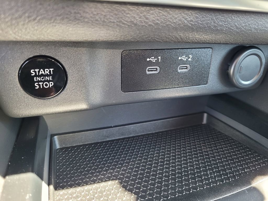 Used 2025 Nissan Rogue S FWD image 19
