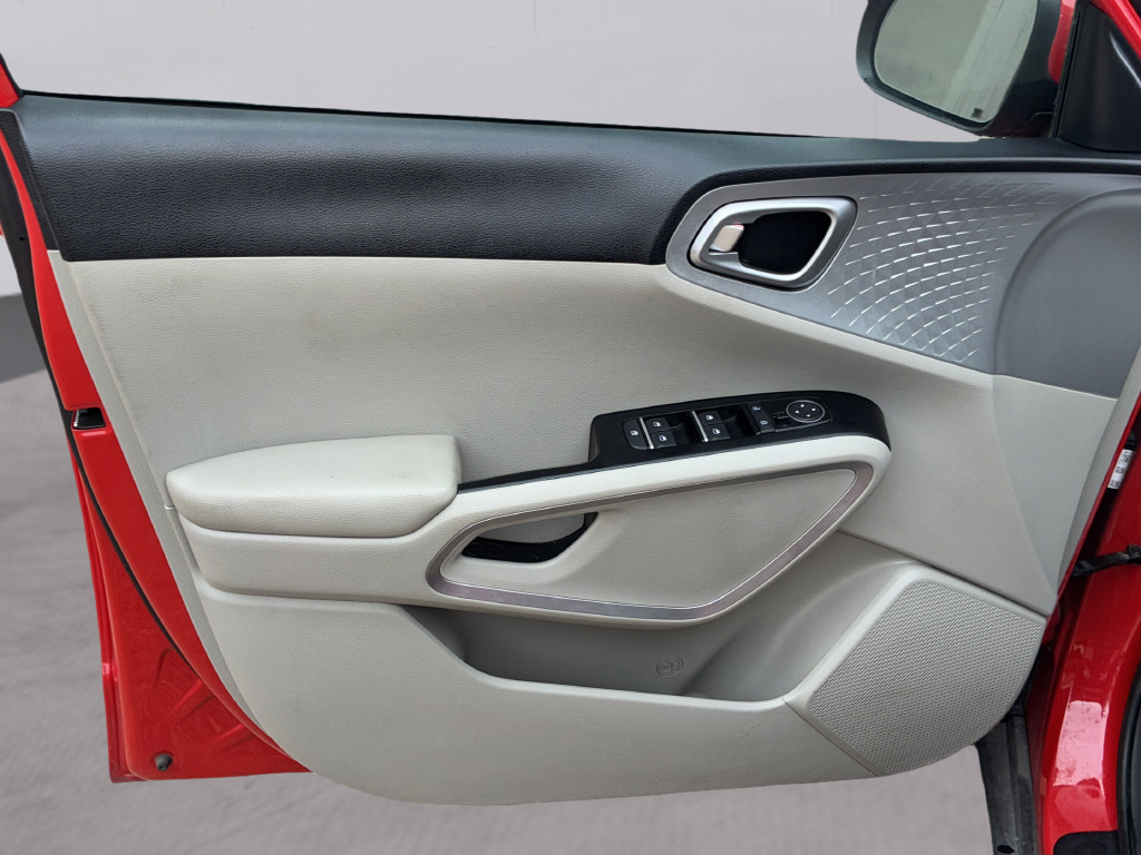 Used 2020 Kia Soul LX FWD image 33