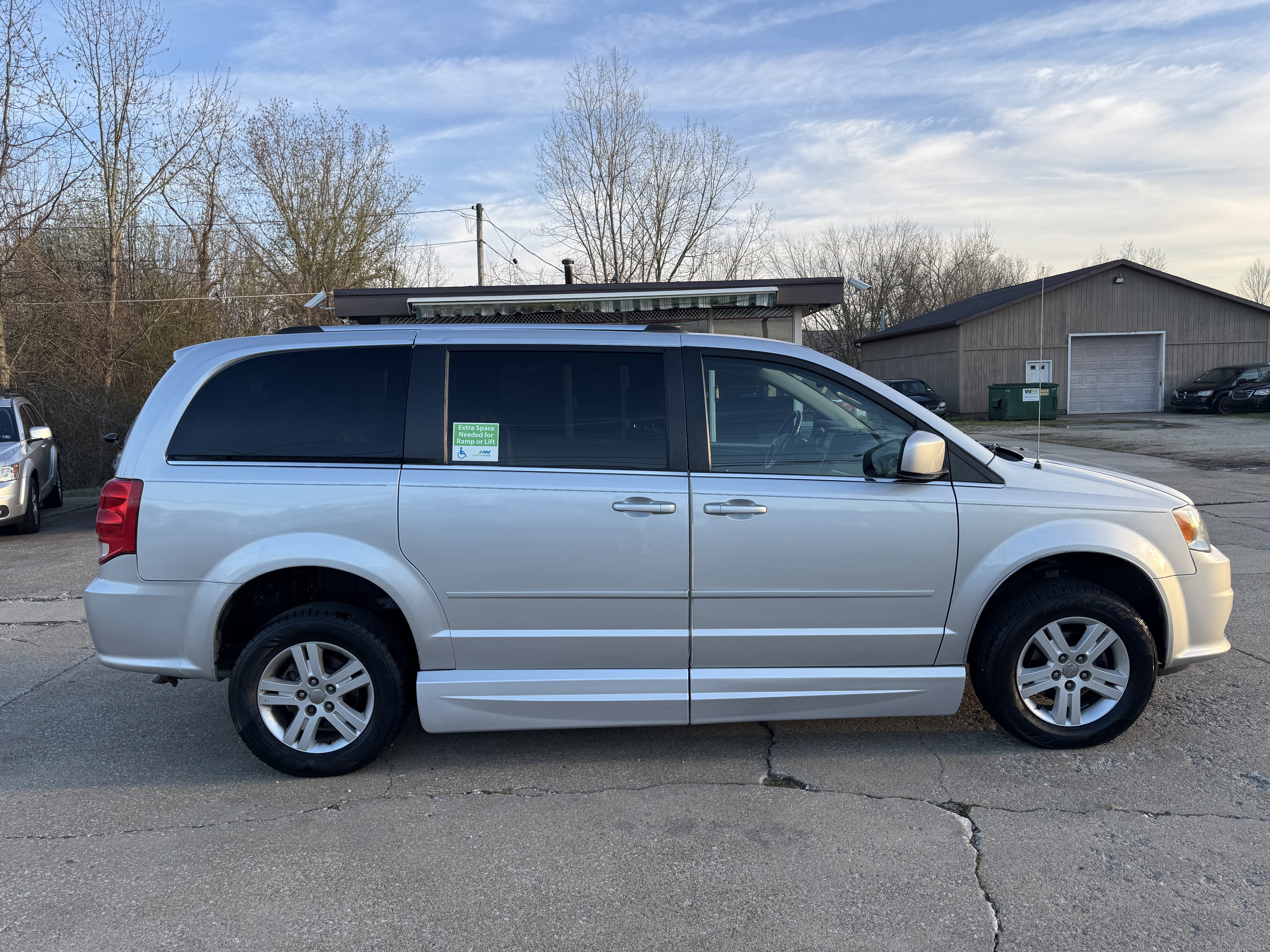 Used 2011 Dodge Grand Caravan Crew w/ Safety Sphere Group FWD image 7