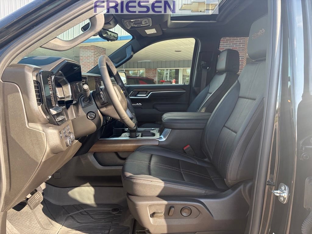 Used 2025 Chevrolet Silverado 1500 High Country w/ High Country Premium Package AWD/4WD image 10