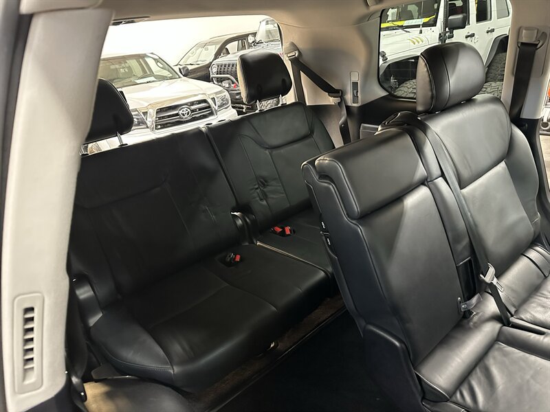 Used 2011 Lexus LX 570 4WD w/ Luxury Pkg image 15