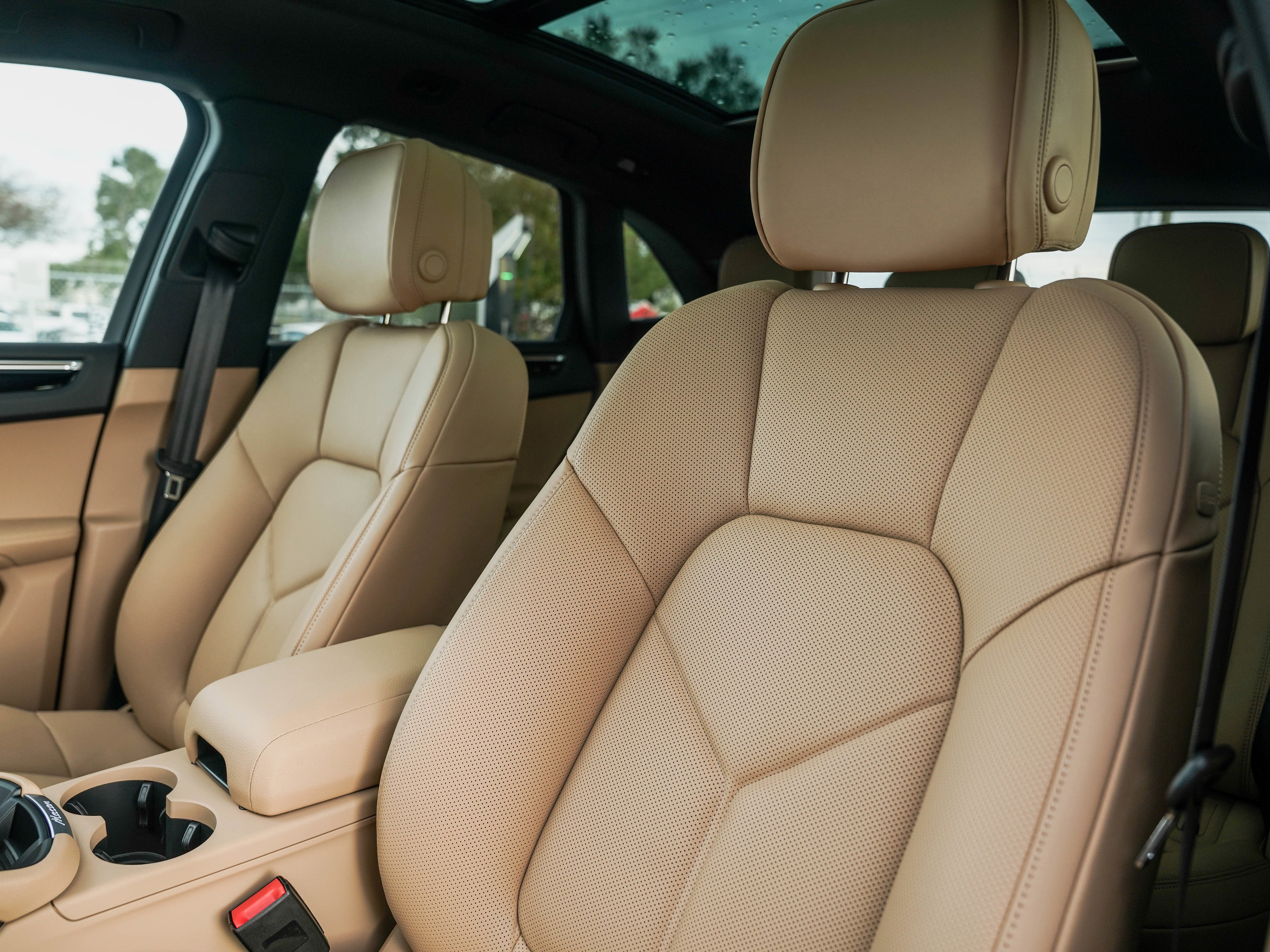 New 2026 Porsche Macan image 5