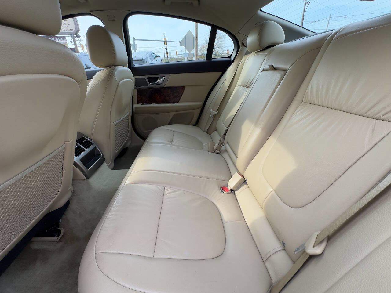 Used 2009 Jaguar XF Luxury RWD image 11