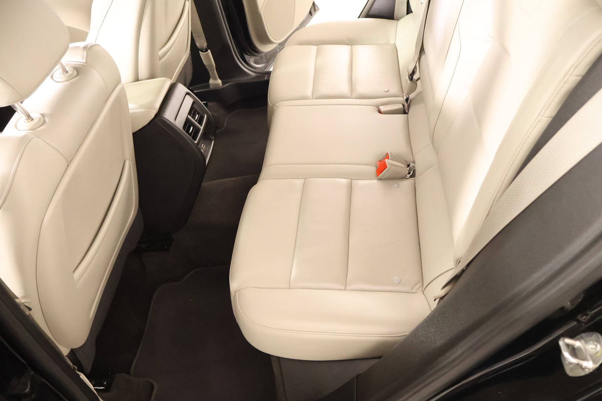 Used 2022 Cadillac XT4 Premium Luxury w/ Safety Alert Package AWD/4WD image 11