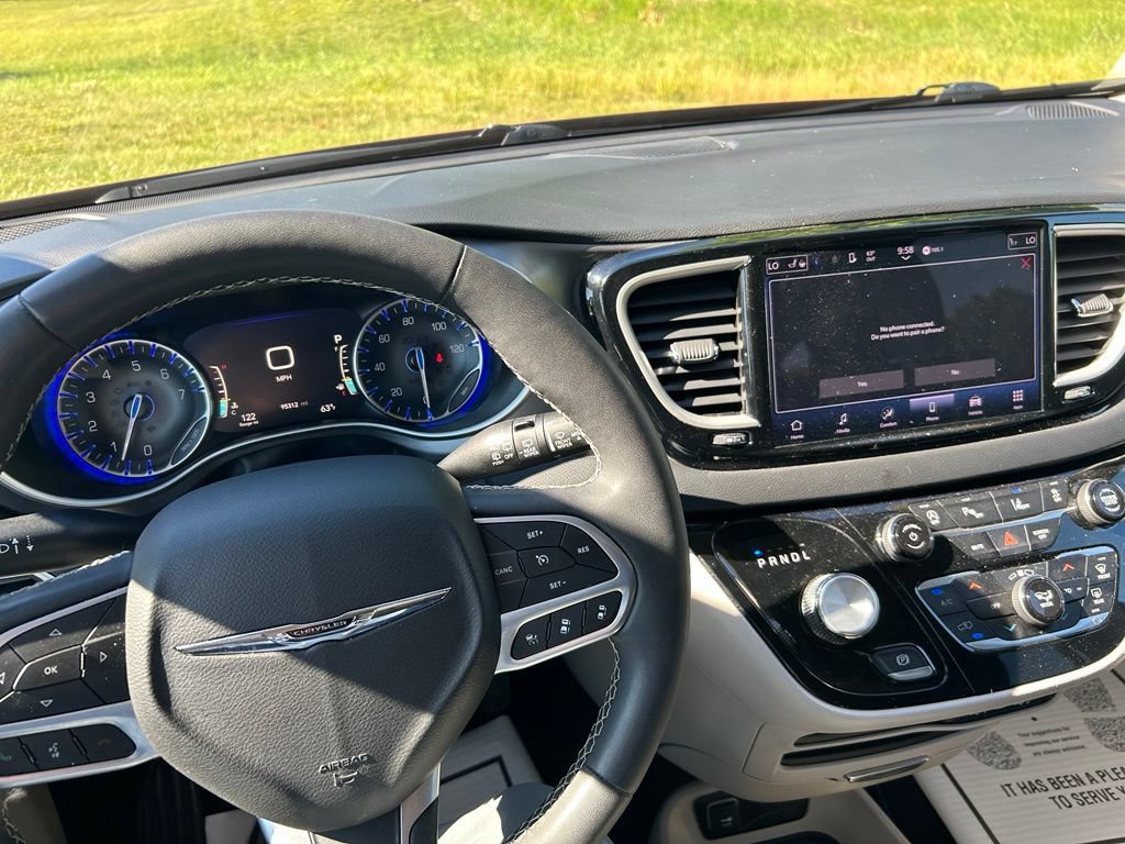 Used 2023 Chrysler Pacifica Touring-L FWD image 15