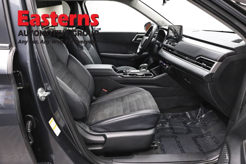 Used 2025 Mitsubishi Outlander SE AWD/4WD image 24