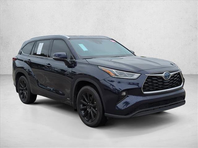 Used 2024 Toyota Highlander Limited image 3