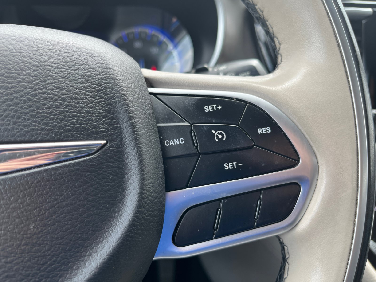 Certified 2018 Chrysler Pacifica Limited FWD image 20
