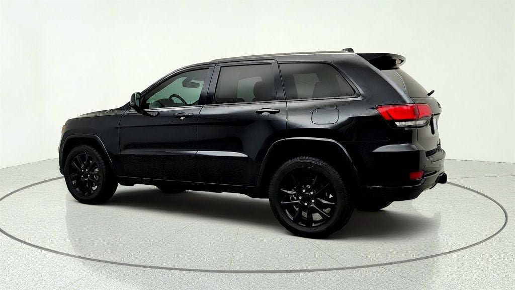 Used 2022 Jeep Grand Cherokee Laredo X RWD image 7