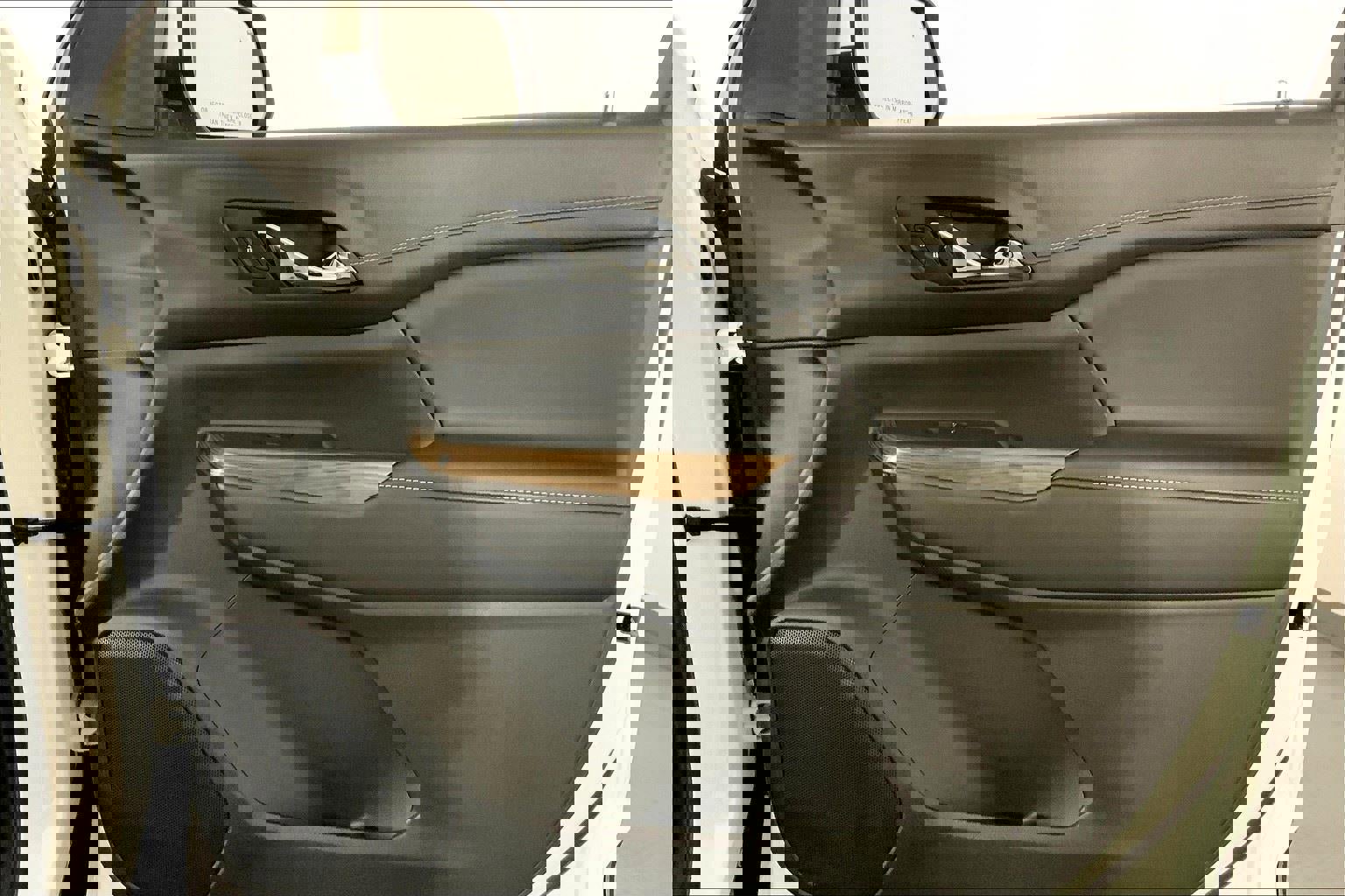 Used 2023 GMC Acadia SLE w/ Driver Convenience Package image 27