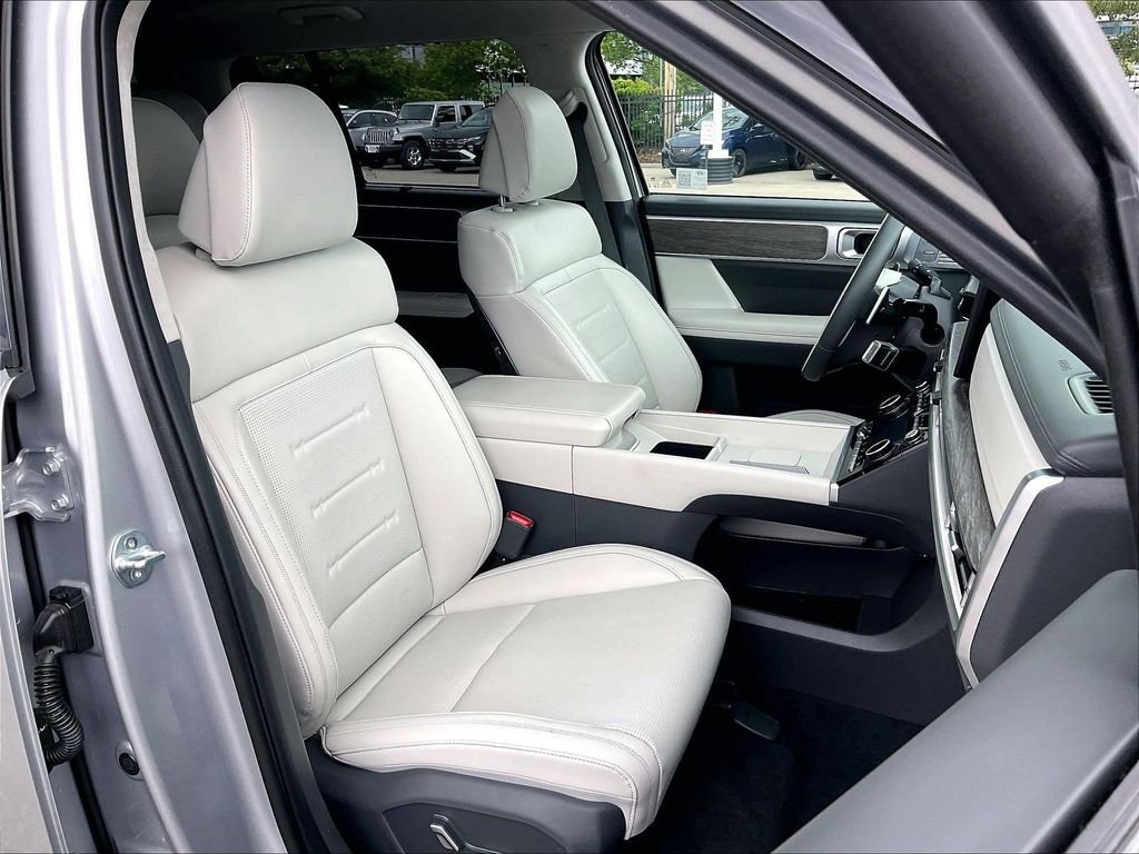 Used 2025 Hyundai Santa Fe Calligraphy AWD/4WD image 11