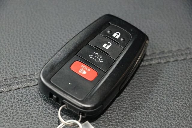 Used 2022 Toyota RAV4 XLE Premium AWD/4WD image 37