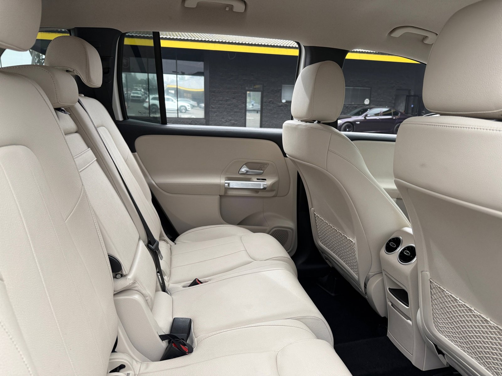 Used 2022 Mercedes-Benz GLB 250 w/ Premium Package Lite image 17