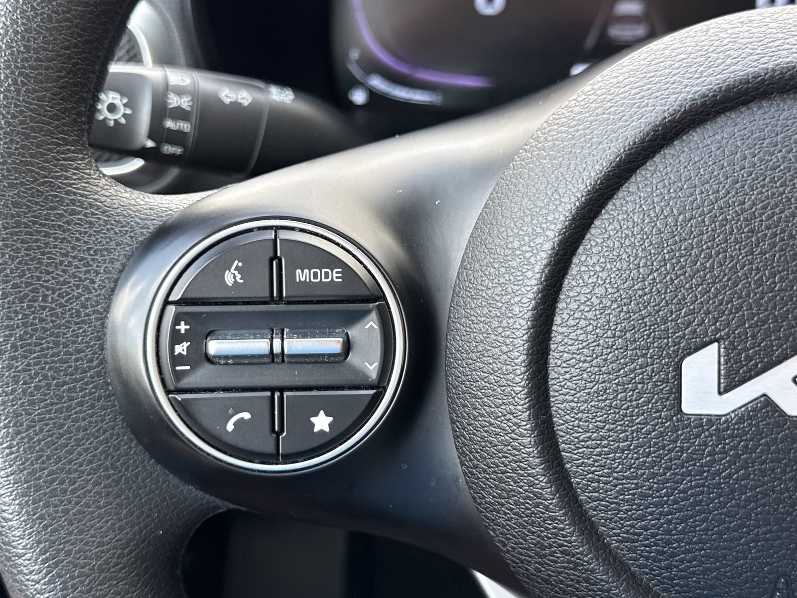 Used 2025 Kia Soul LX w/ LX Technology Package FWD image 18