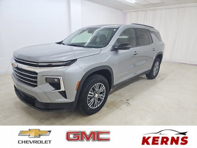 Used 2025 Chevrolet Traverse LT FWD image 1