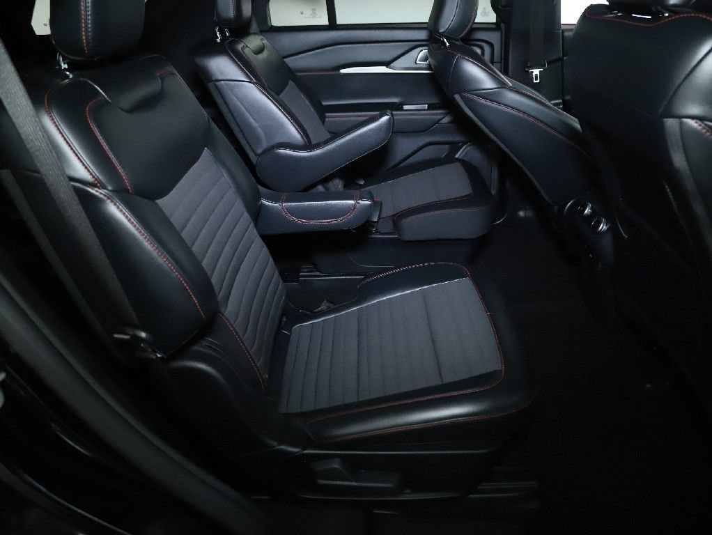 Used 2025 Ford Explorer ST-Line AWD/4WD image 34