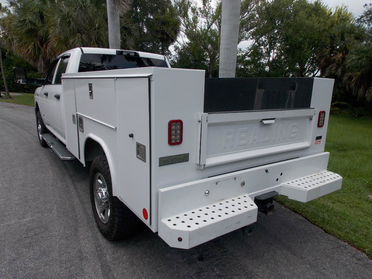 Used 2022 RAM 2500 Tradesman w/ Chrome Appearance Group AWD/4WD image 3