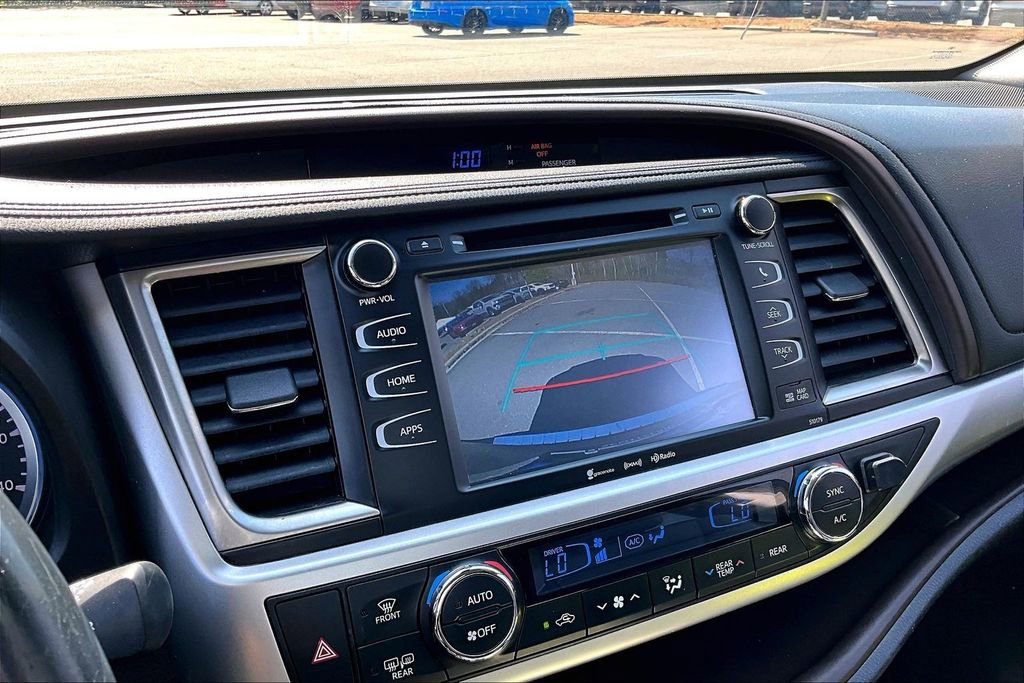 Used 2017 Toyota Highlander XLE image 11