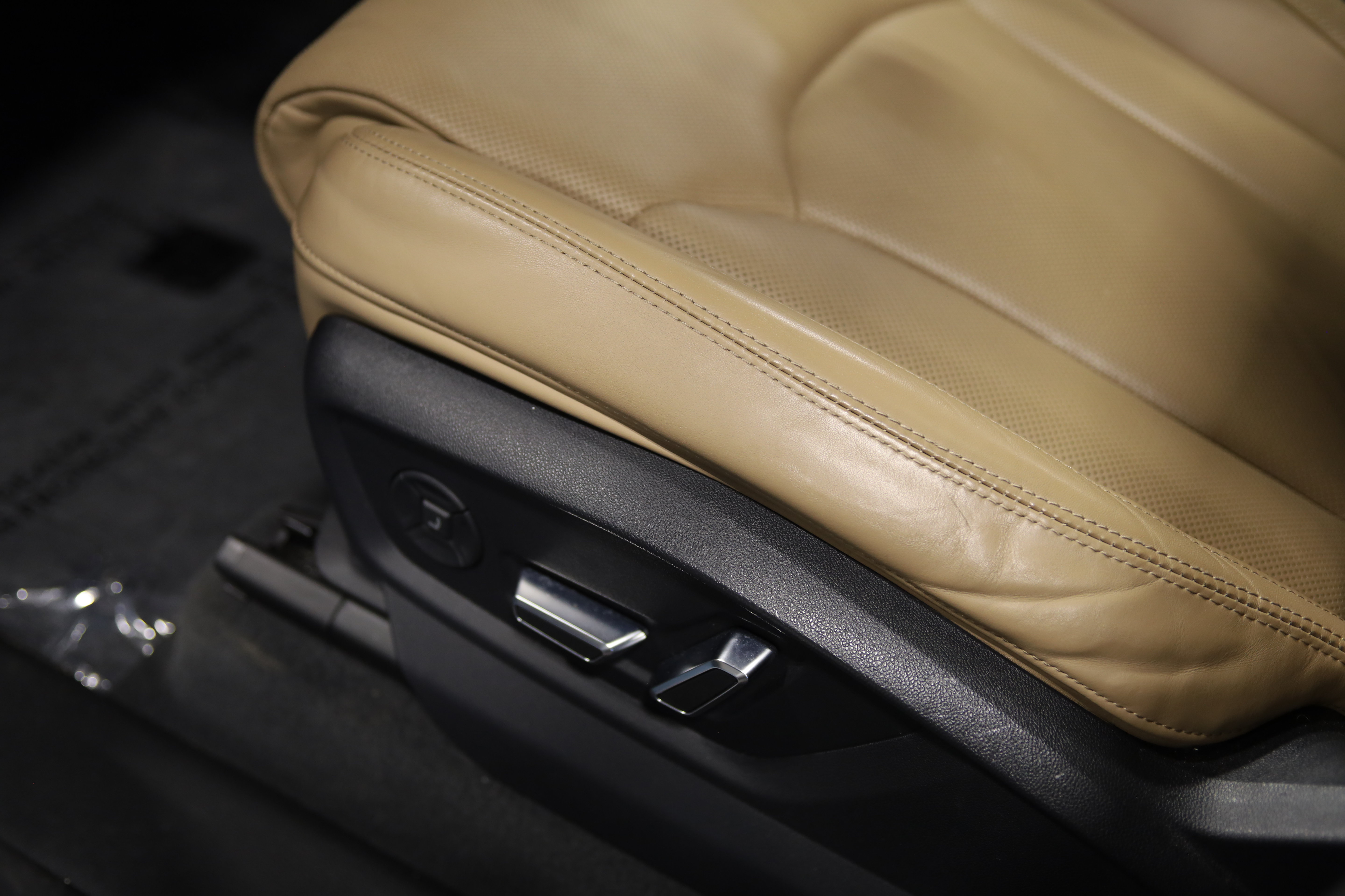 Used 2019 Audi Q8 Prestige AWD/4WD image 18