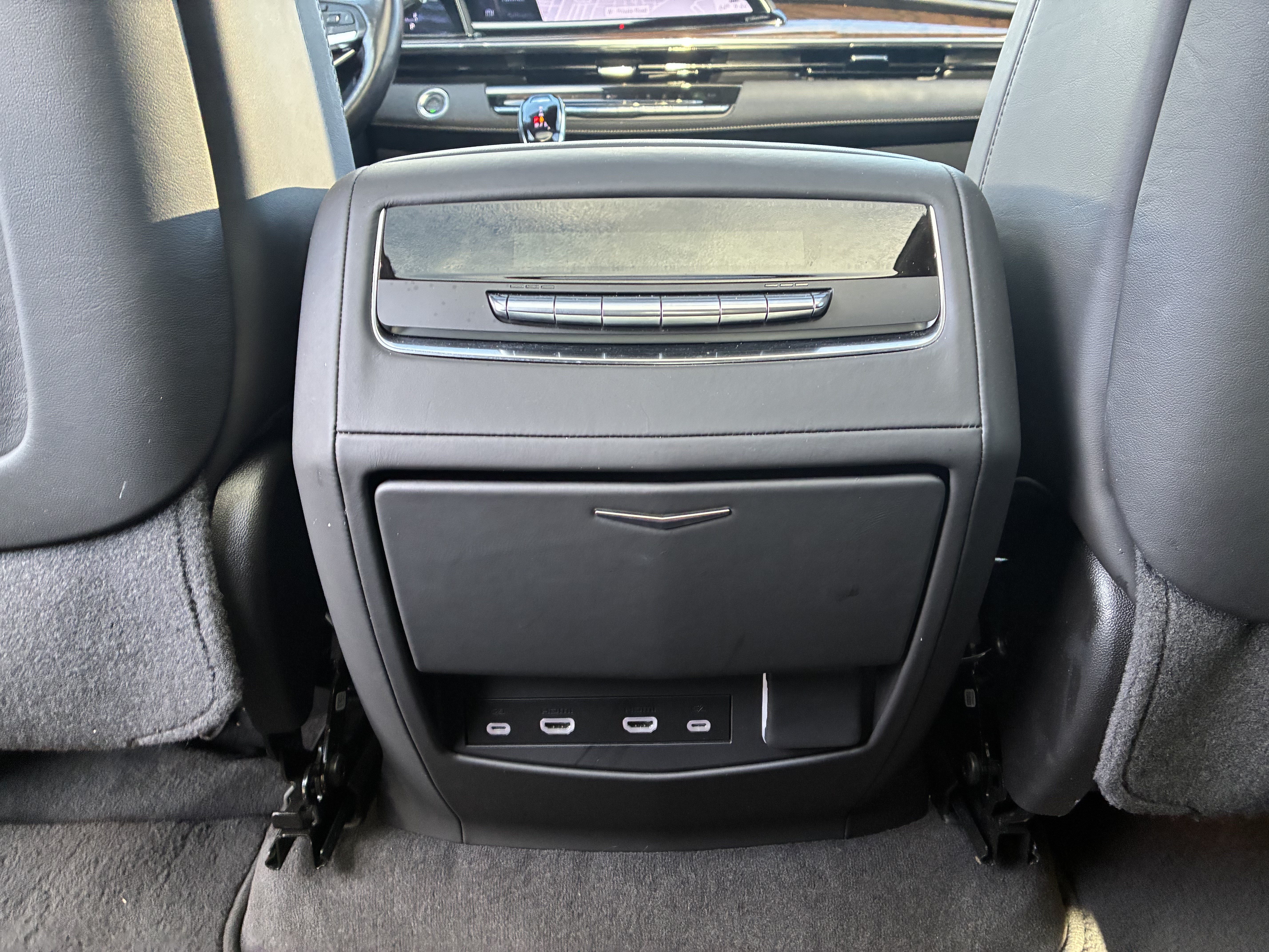 Used 2024 Cadillac Escalade Sport Platinum w/ LPO, ONYX Package AWD/4WD image 19