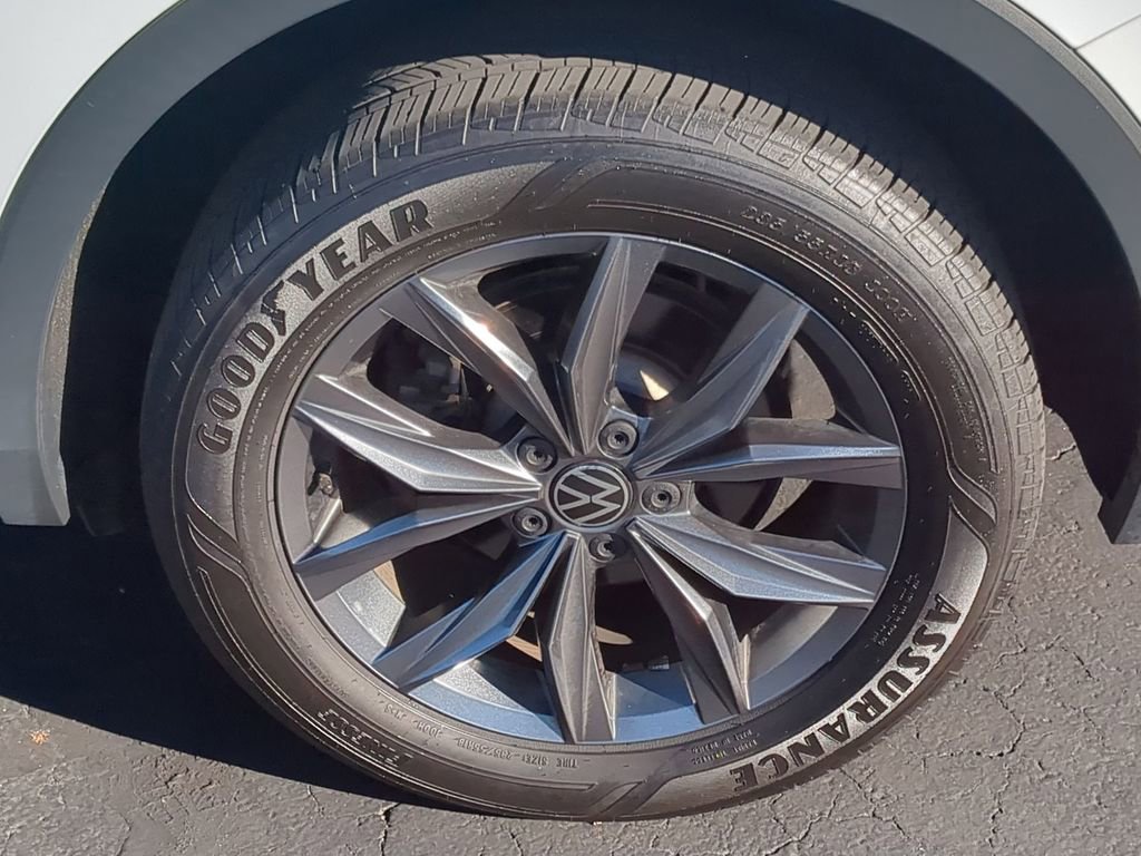 Used 2022 Volkswagen Tiguan SE image 10
