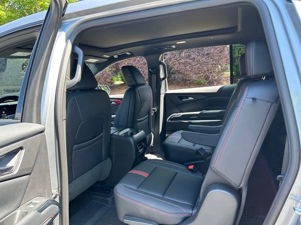 Certified 2026 Chevrolet Traverse RS FWD image 41