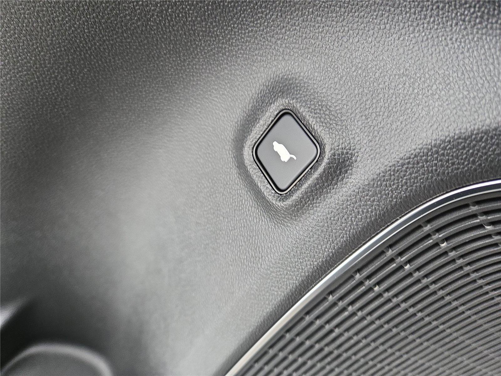 New 2026 Acura MDX SH-AWD image 17