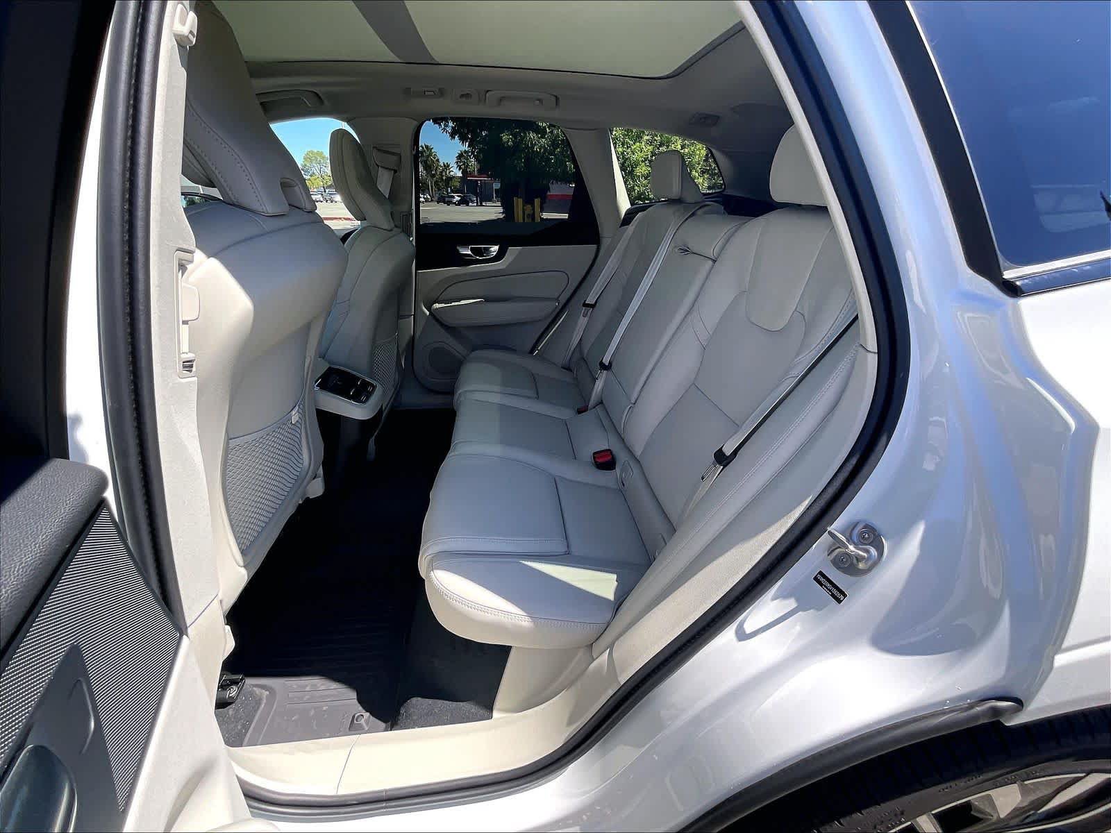 New 2027 Volvo XC60 B5 Ultra AWD/4WD image 12