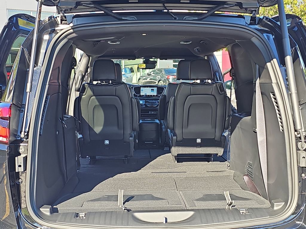 New 2026 Chrysler Pacifica Select image 14
