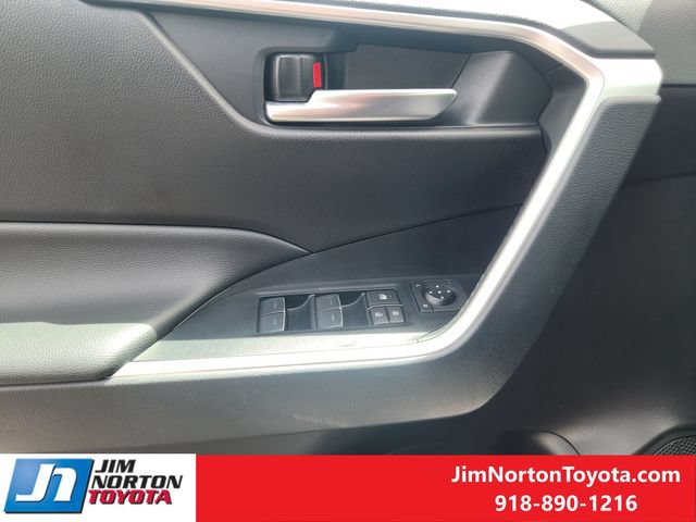 Used 2025 Toyota RAV4 XLE FWD image 23