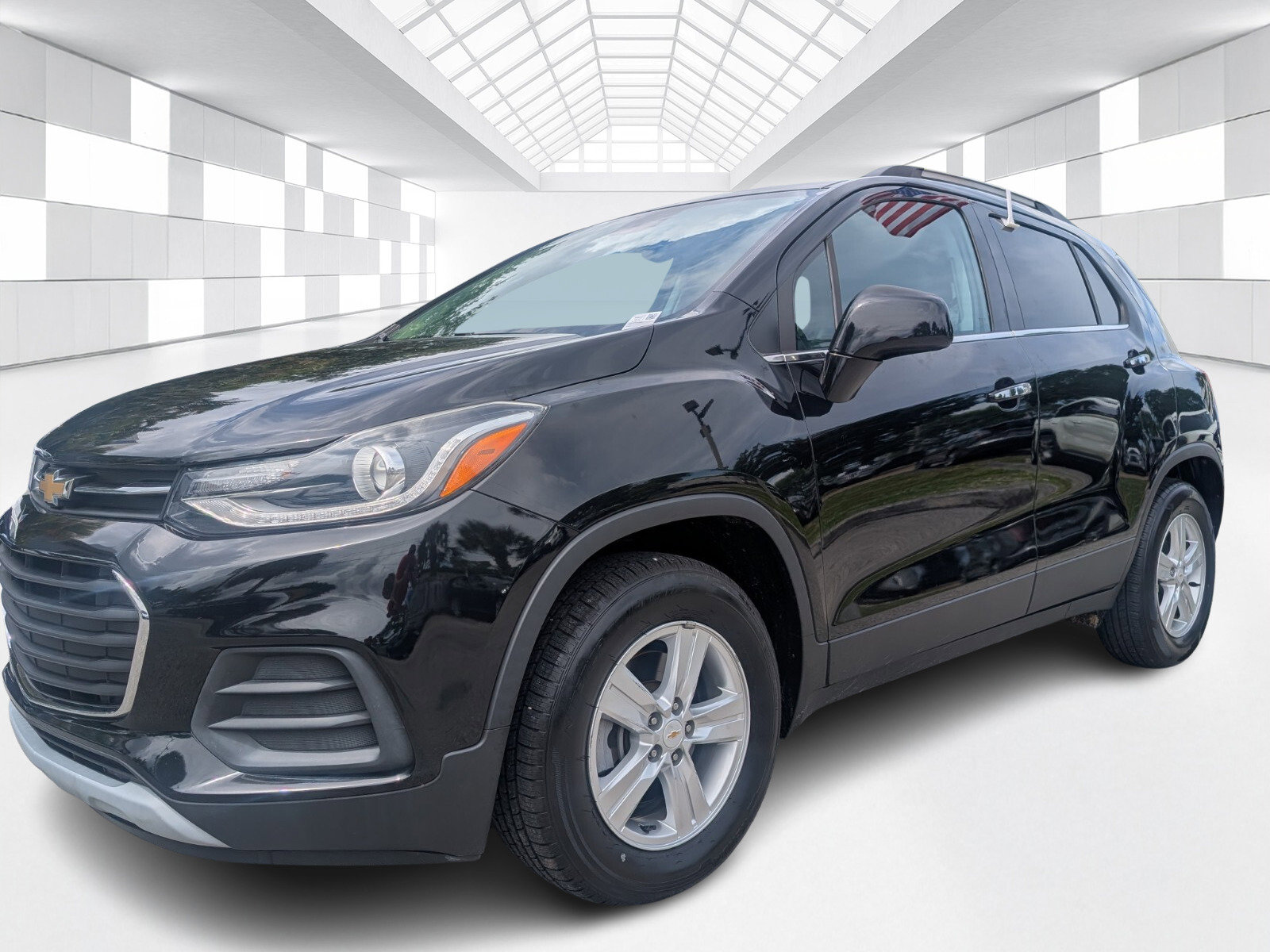 Used 2019 Chevrolet Trax LT w/ LT Convenience Package image 3